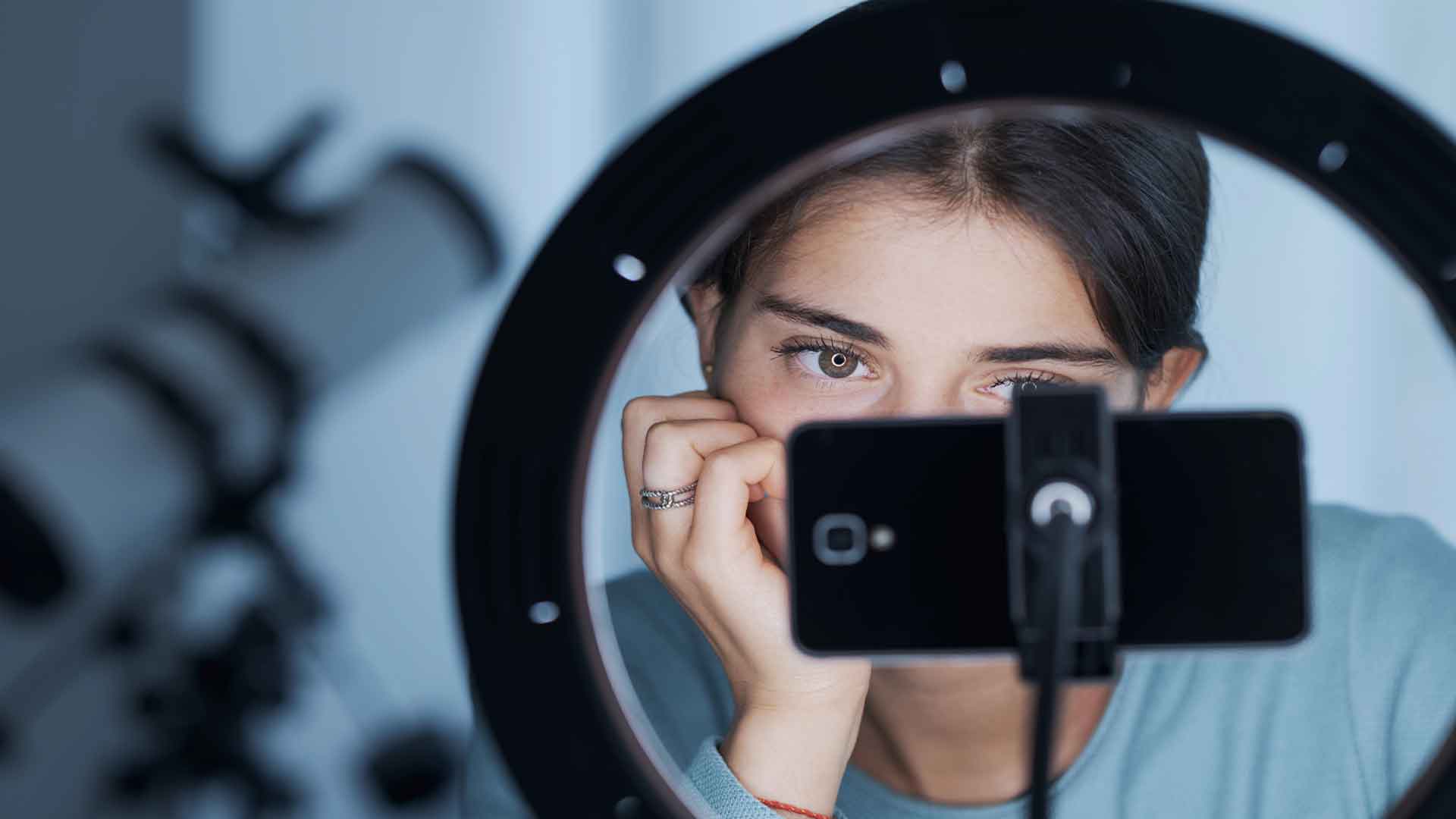 Persönlichkeitsrecht vs. Meinungsfreiheit: Was Influencer bei kritischen Äußerungen beachten müssen